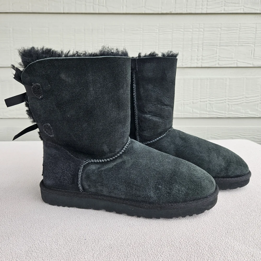 UGG Bailey Bow II Black Suede Sheepskin Winter Boot Women SZ 9 Pull On